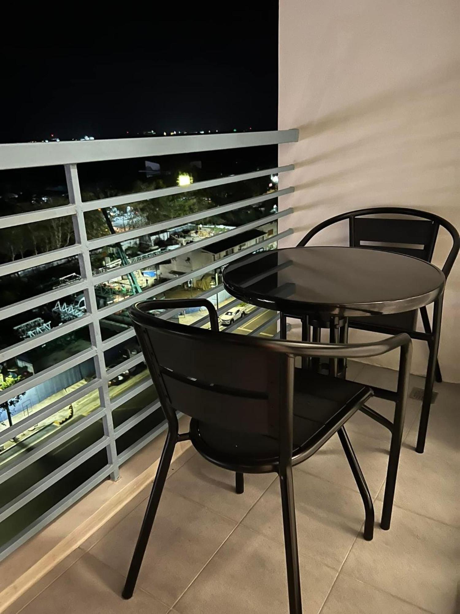 Deluxe Condo 2 Bedroom, 7Th Floor Room Bc In One Madison Tower 3, Megaworld Boulevard, Mandurriao Iloilo City, Philippines Bagian luar foto